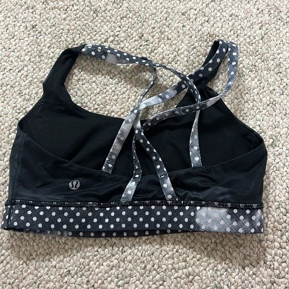 Lululemon Sports Bra; Size 6 - Picture 9 of 10